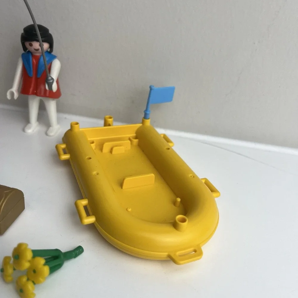Playmobil Vintage Lot Race Car Driver Boat People Kite Flowers Weapons‎ Treasure